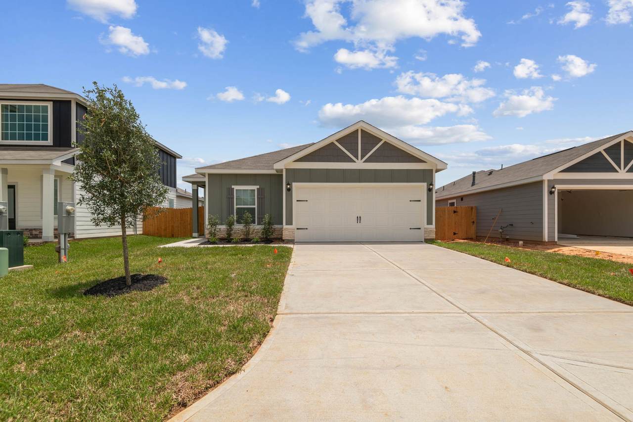 15834 Berry Hill Drive - Photo 1