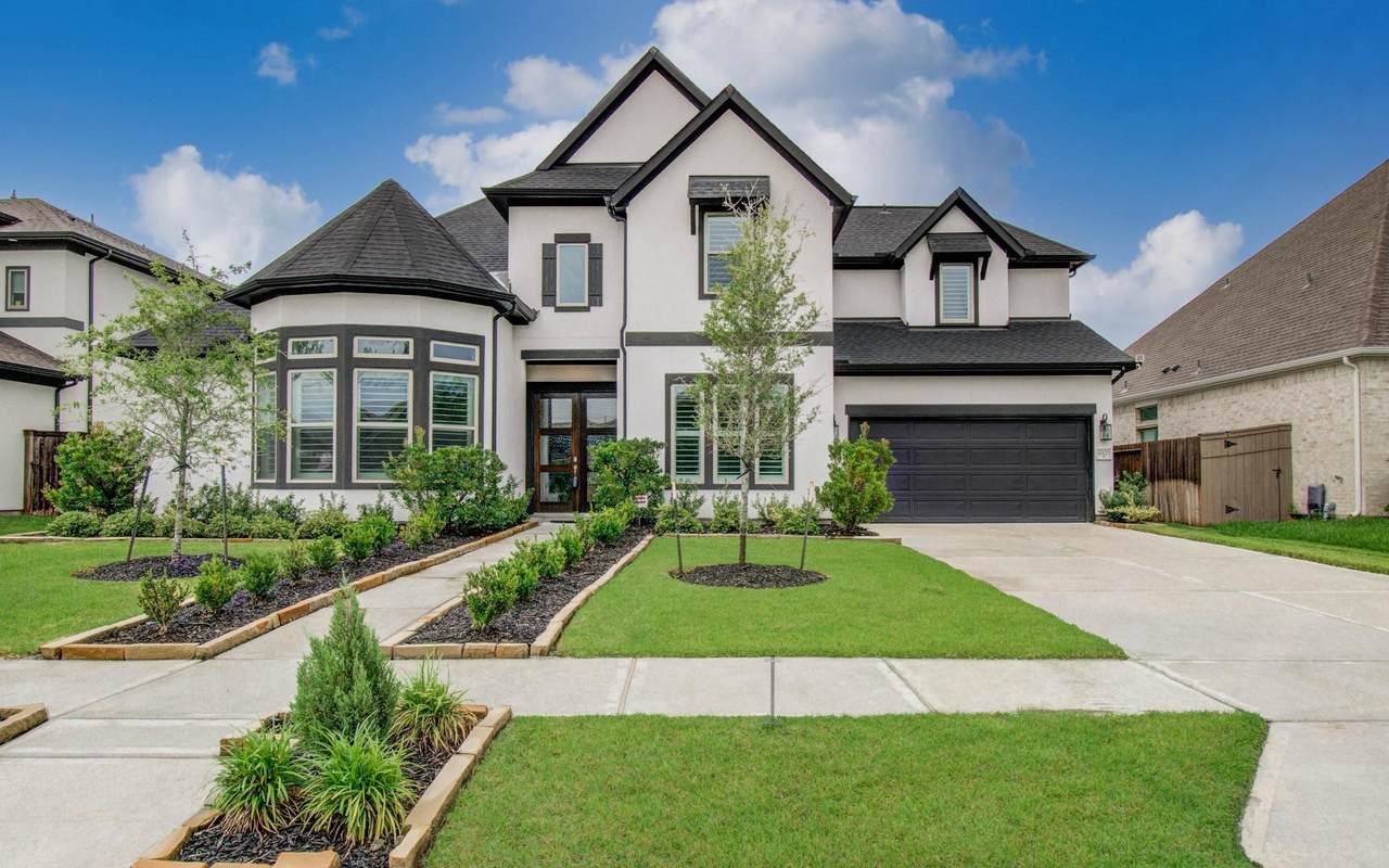 10015 Crescent Wood Drive - Photo 1
