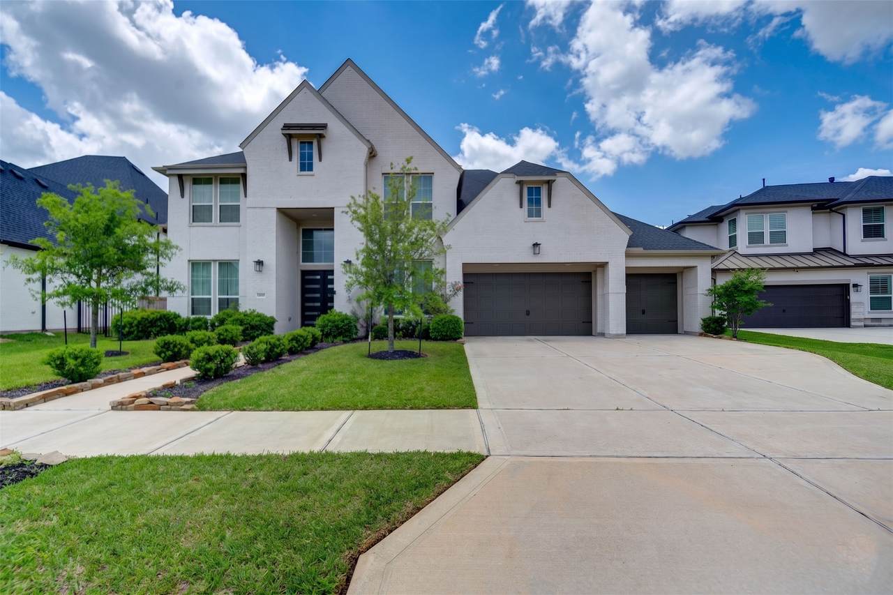 10318 Fountain Shore Drive - Photo 1