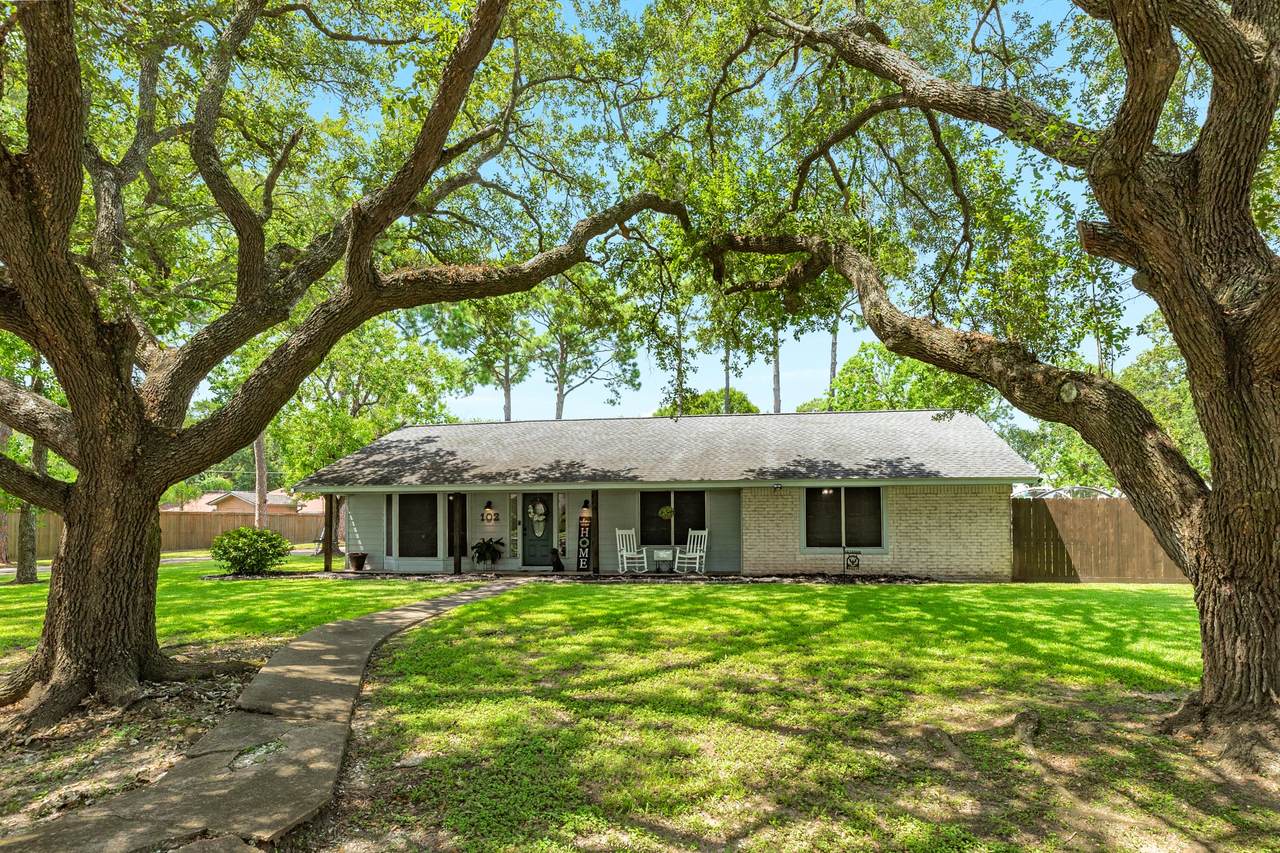 102 Bronco Bend Street - Photo 1