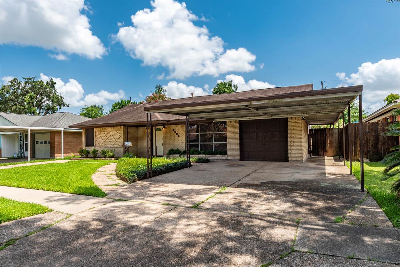 3008 Thornwood Drive - Photo 1