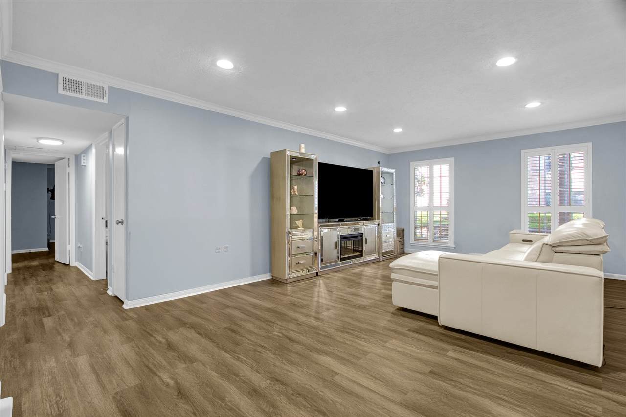 351 Post Oak Lane - Photo 1