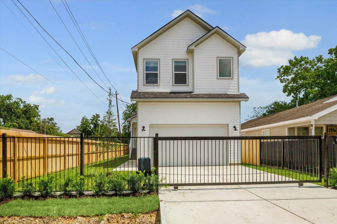 901 37th Street - Photo 1