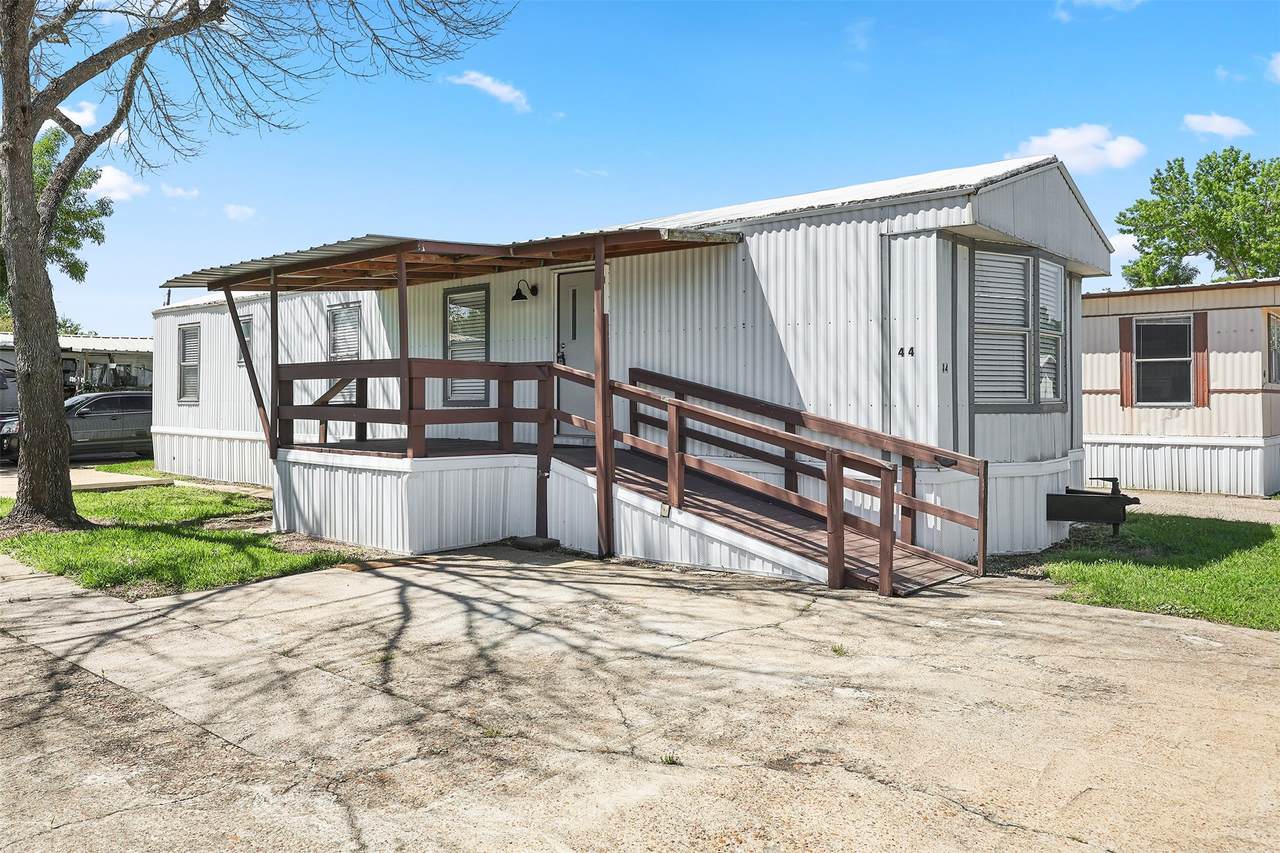2222 Austin Avenue - Photo 1