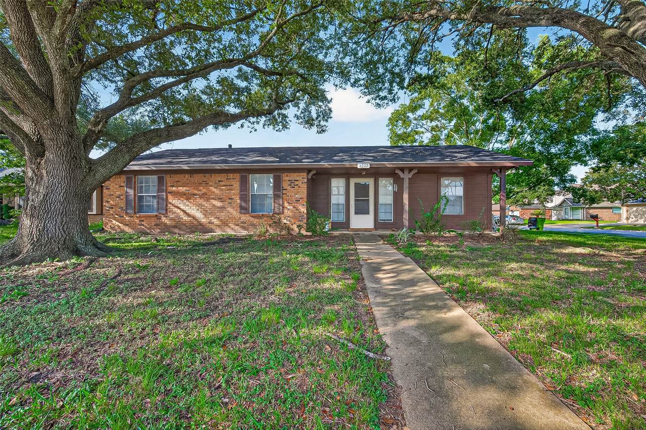 4923 Sandalwood Avenue - Photo 1