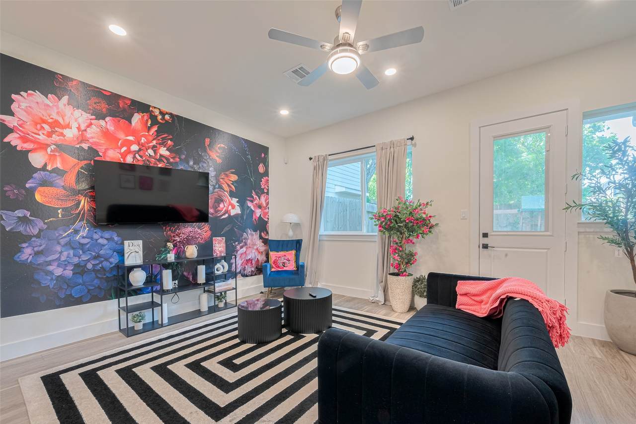 2909 Nagle Street - Photo 1