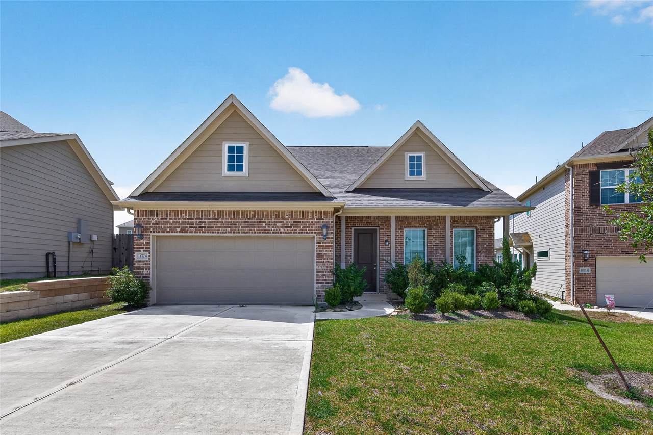 18724 Crescent Trails Circle - Photo 1