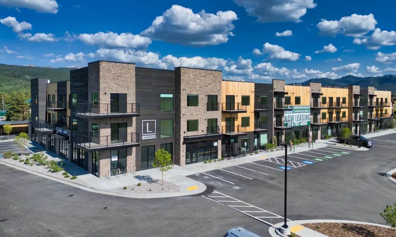 375 Larkspur Ave - Photo 1