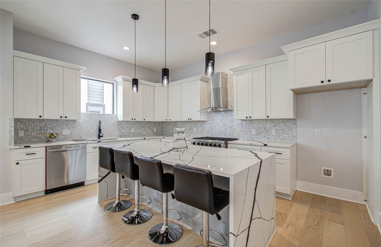 7016 Staffordshire Boulevard - Photo 1