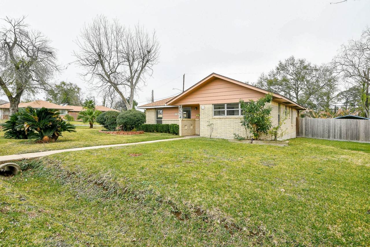 901 Redondo Drive - Photo 1