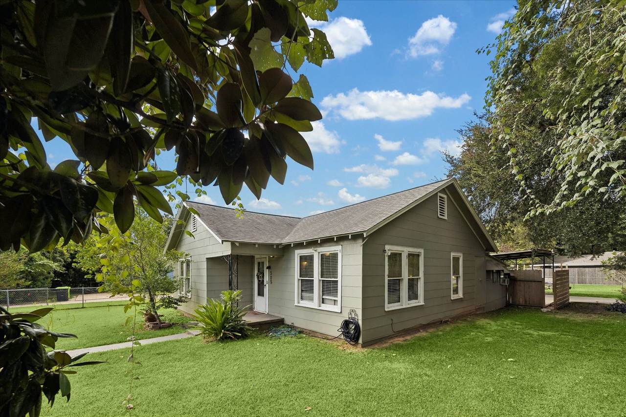 302 Damon Street - Photo 1