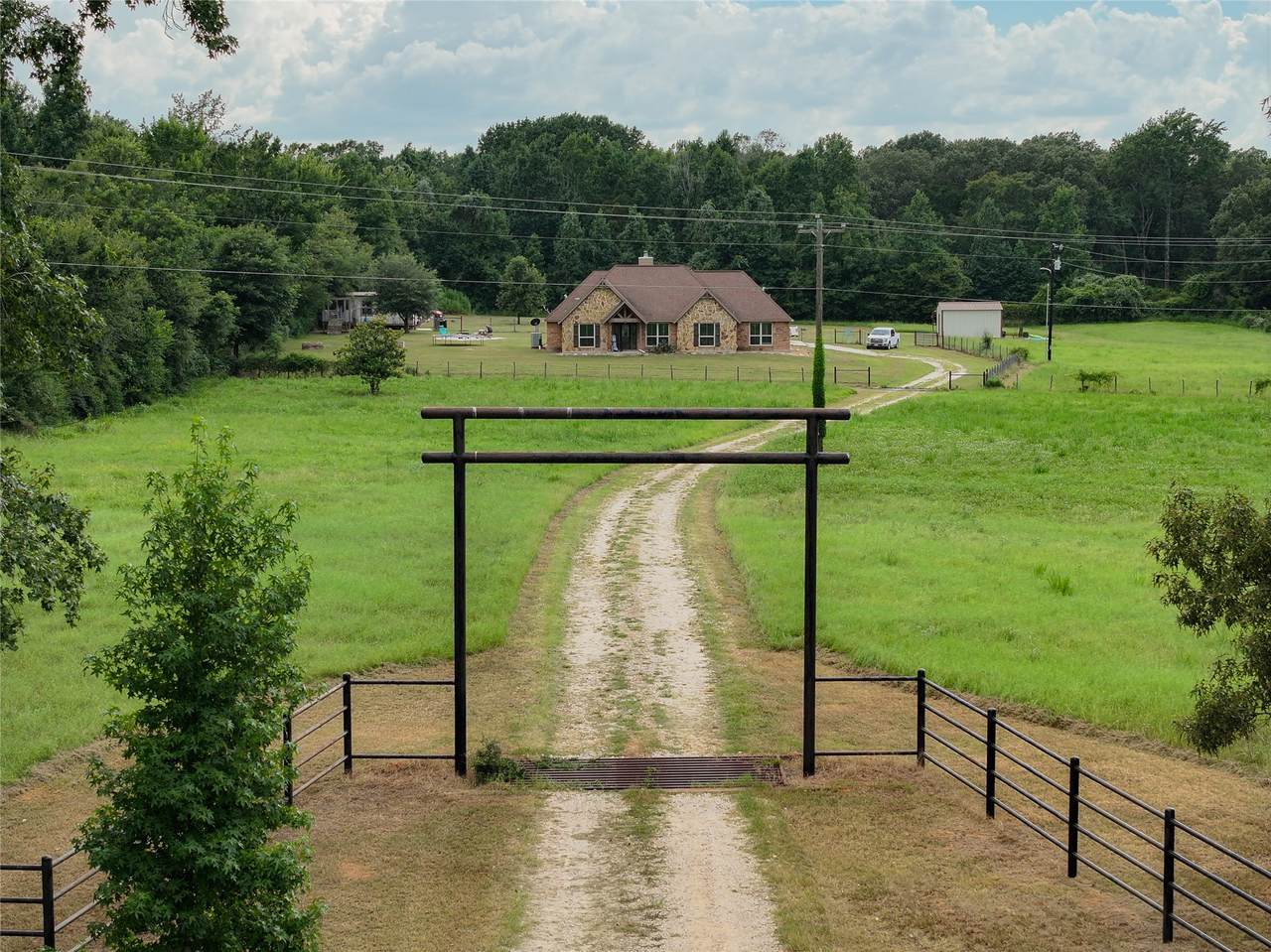 27985 Fm 831 - Photo 1