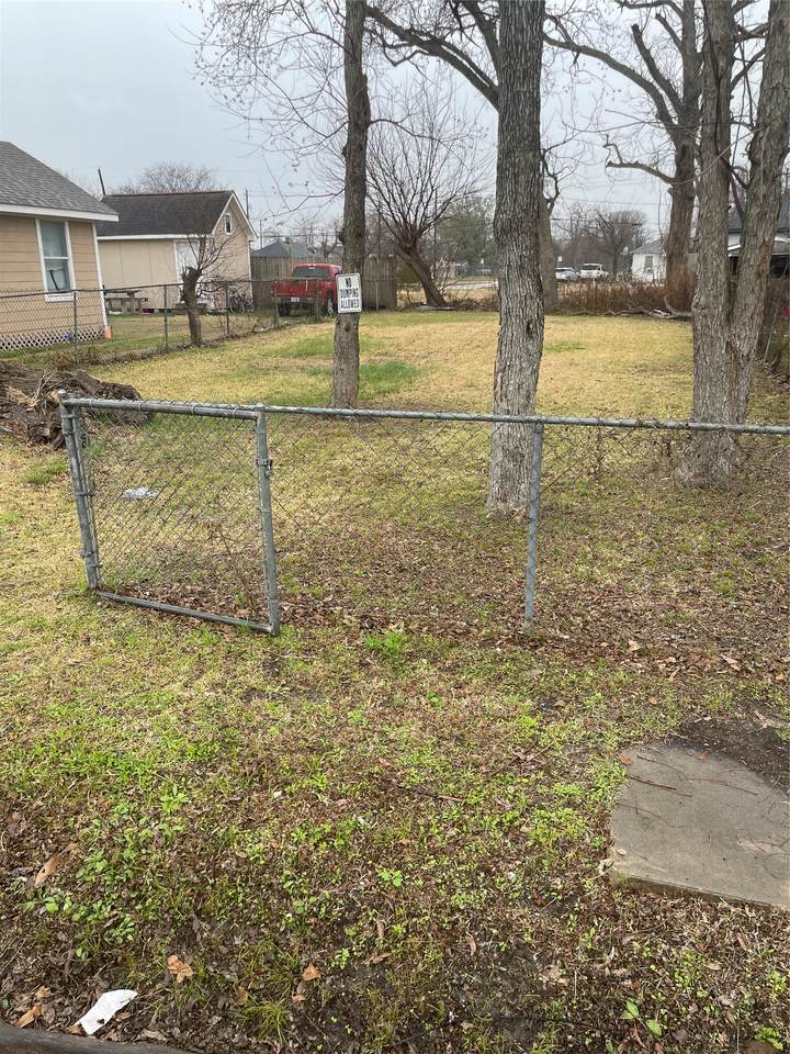 4302 Gunter Street - Photo 1