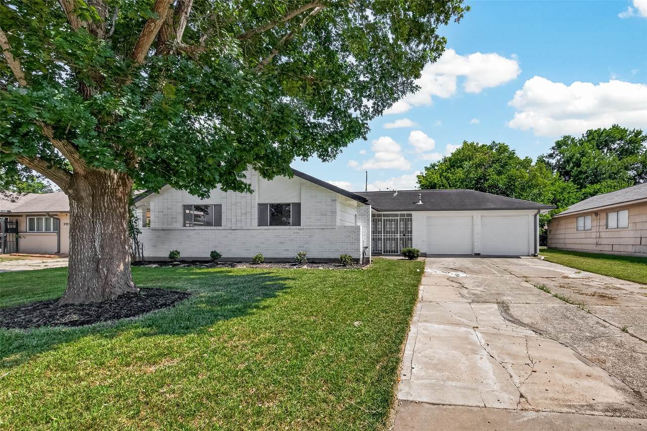 5923 Heatherbrook Drive - Photo 1