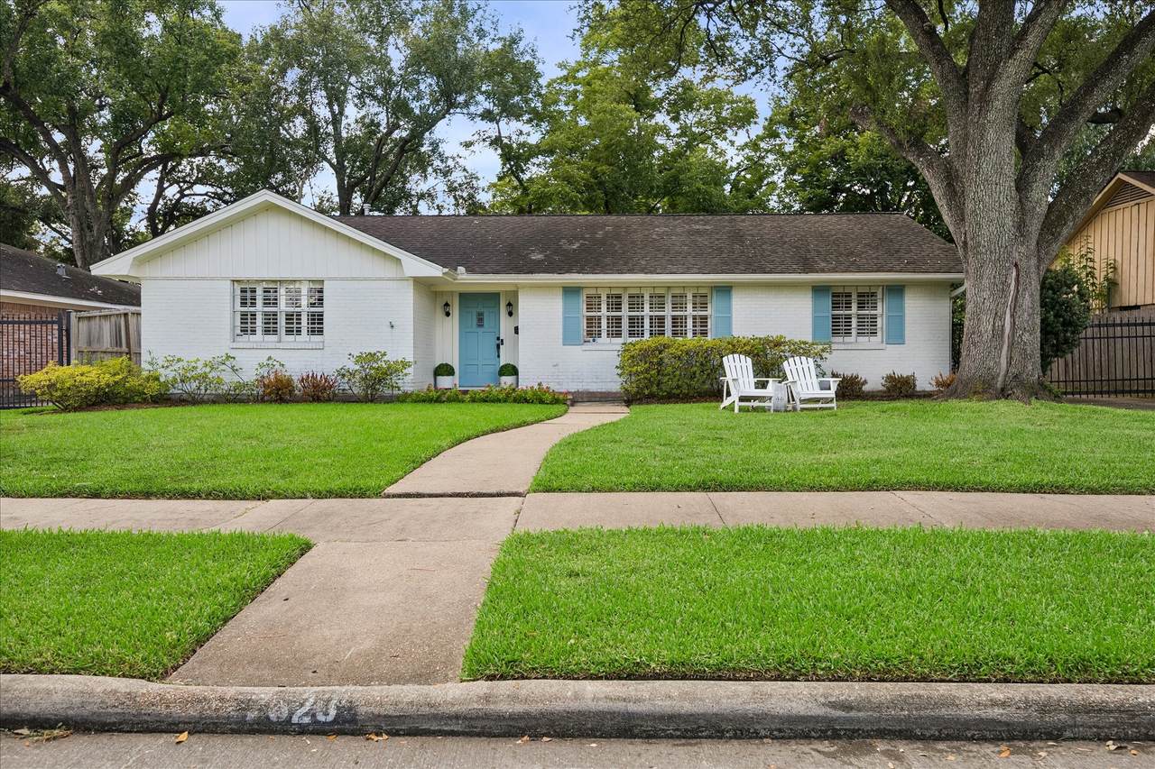 7623 Meadowvale Drive - Photo 1