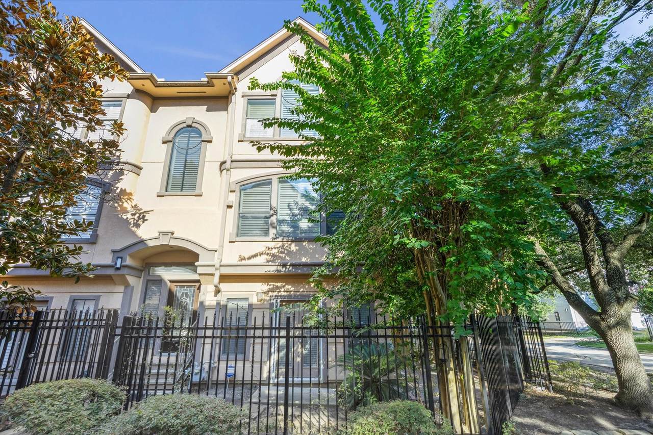 2422 Dorrington - Photo 1