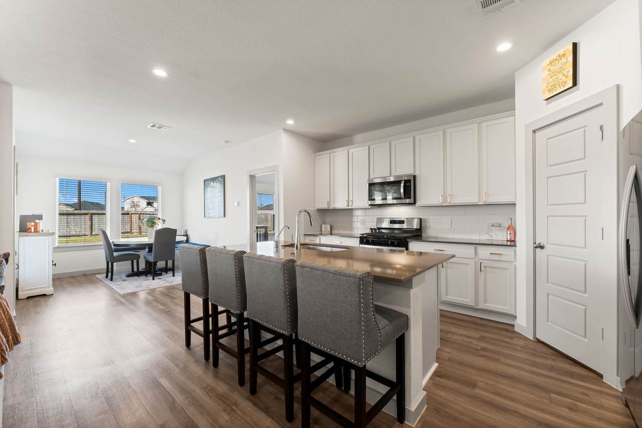 1007 Cotswold Court - Photo 1