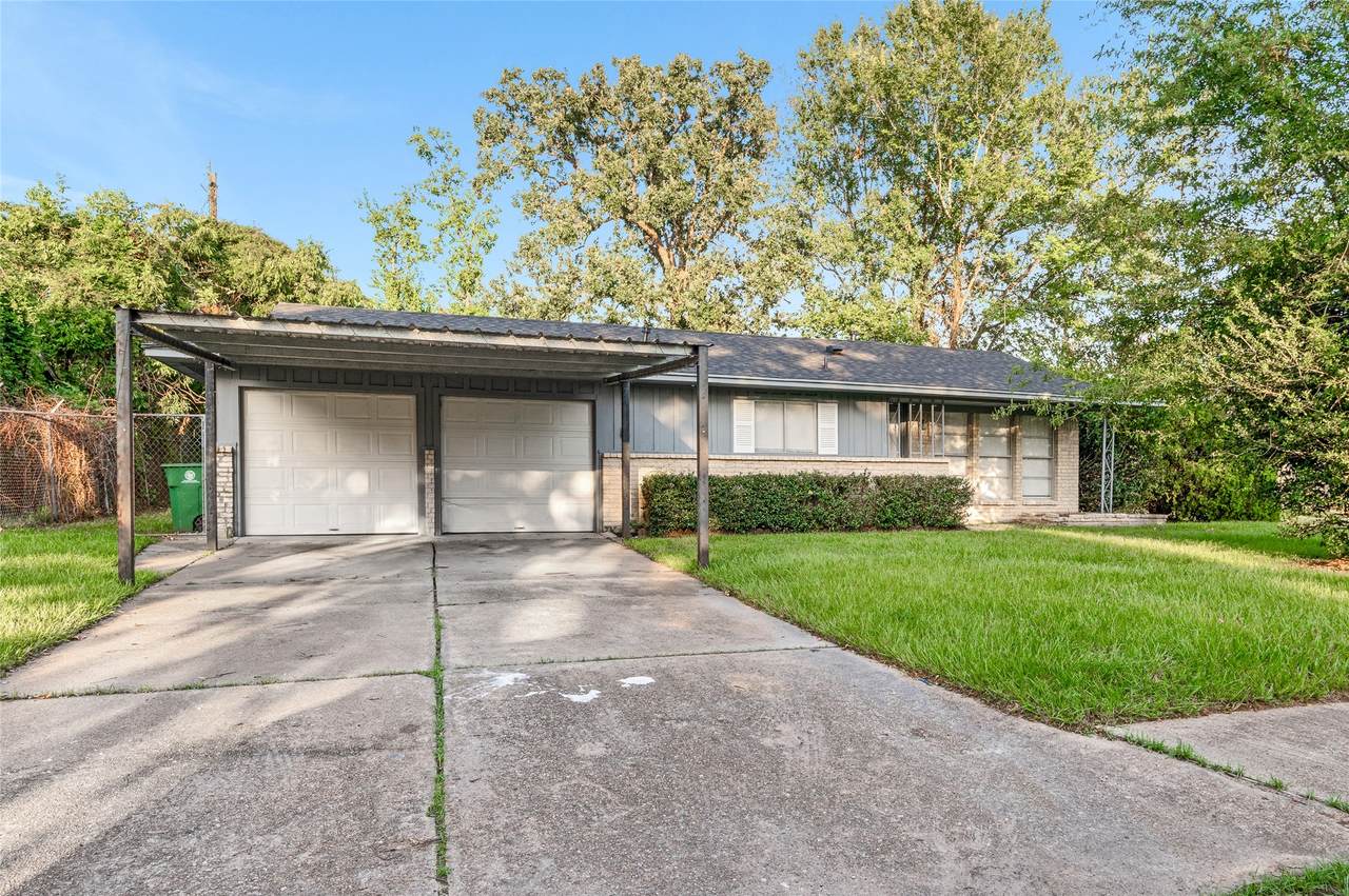 10502 Royal Oaks Drive - Photo 1