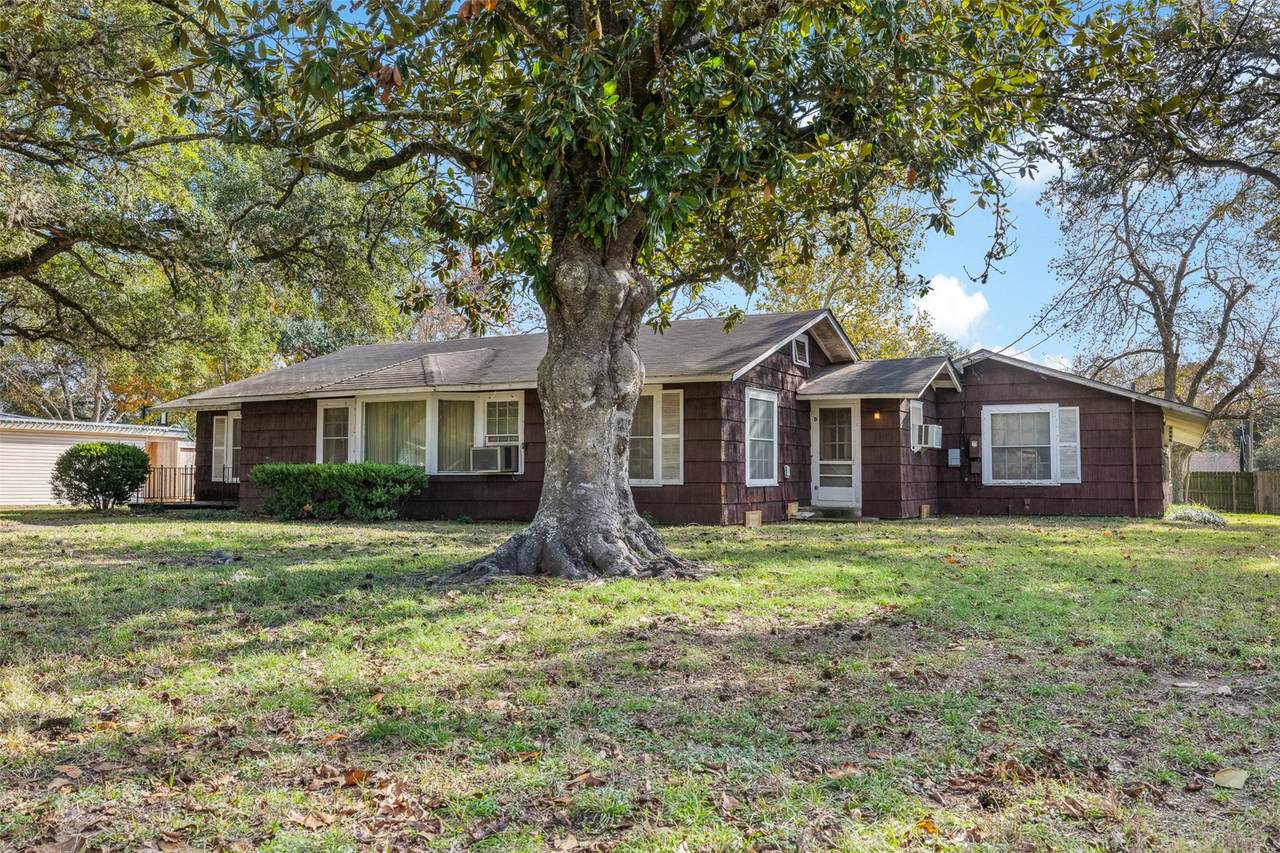 323 Harbert Street - Photo 1