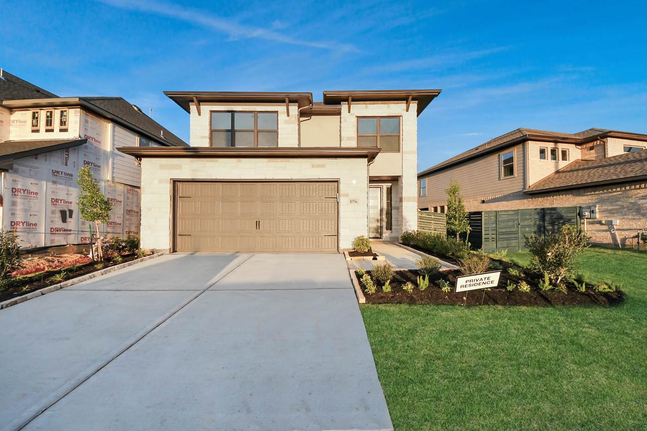 10706 Ursa Street - Photo 1