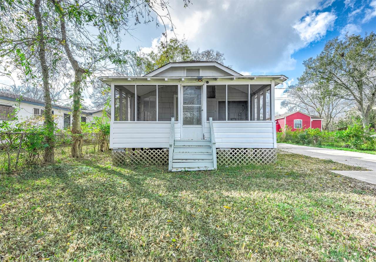 2012 Avenue F - Photo 1