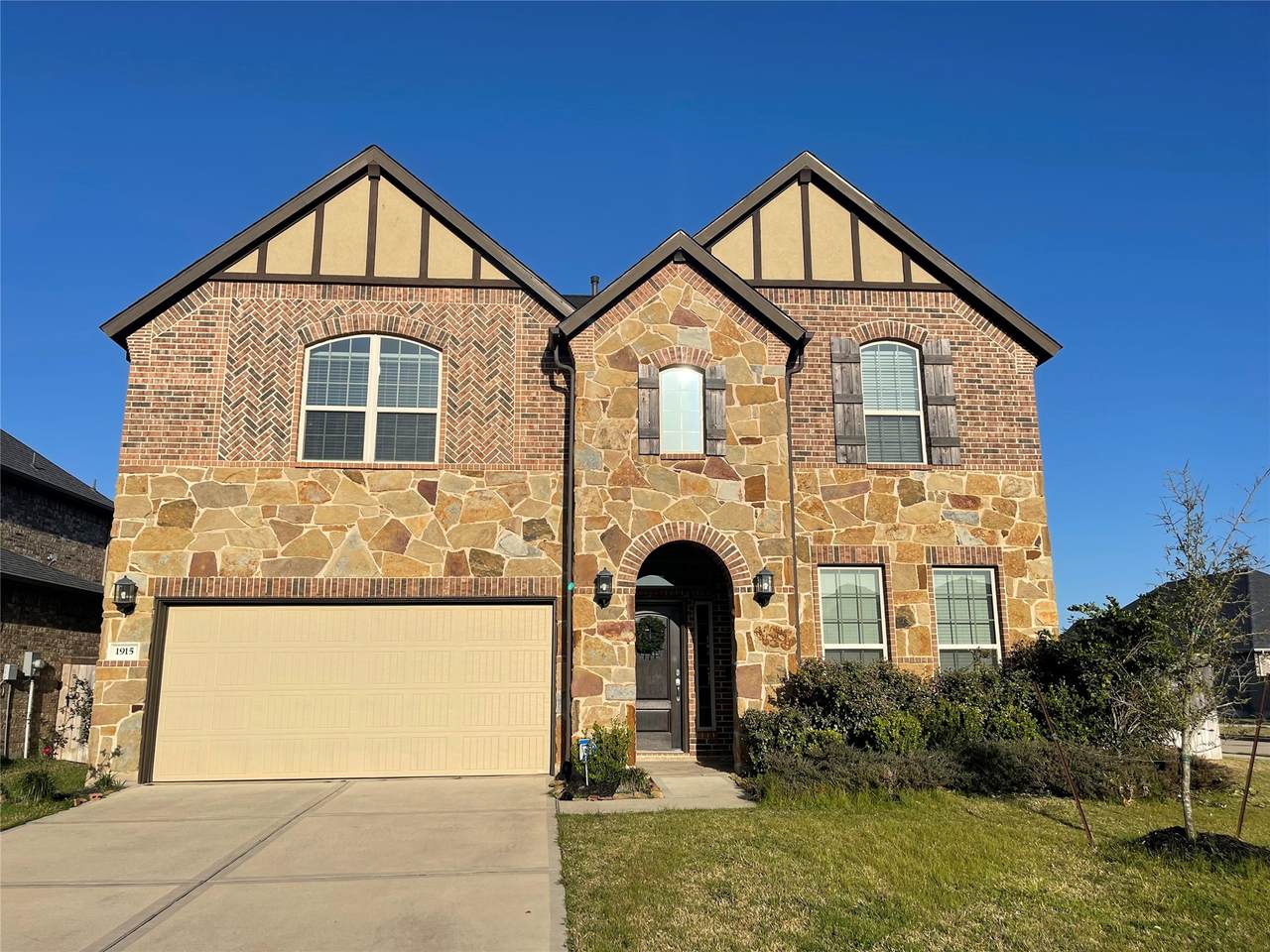 1915 Orchard Berry Lane - Photo 1