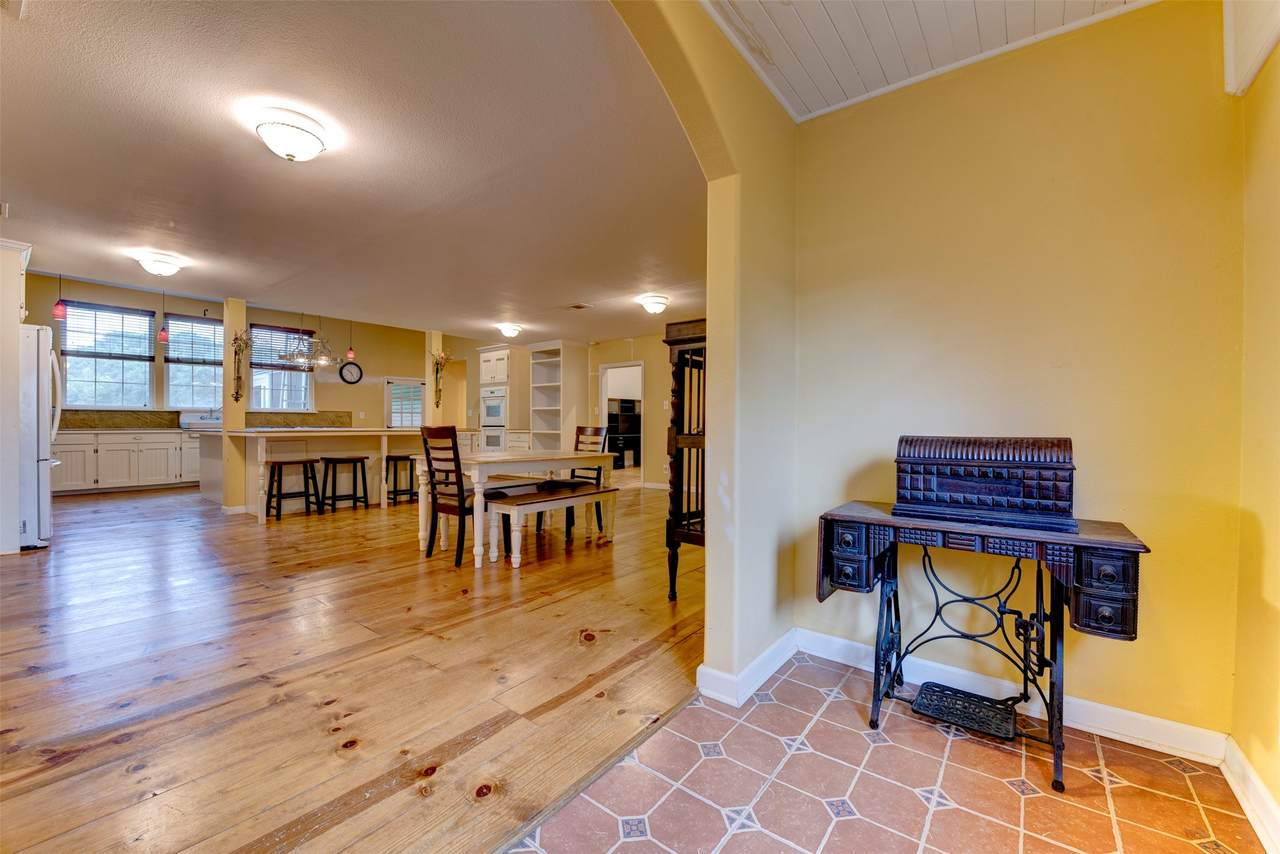 1137 Fm 1406 Road - Photo 1