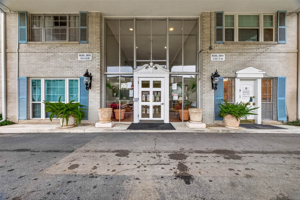 2600 Bellefontaine Street - Photo 1