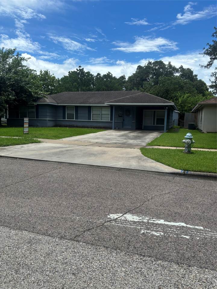 4713 Saxon Street - Photo 1