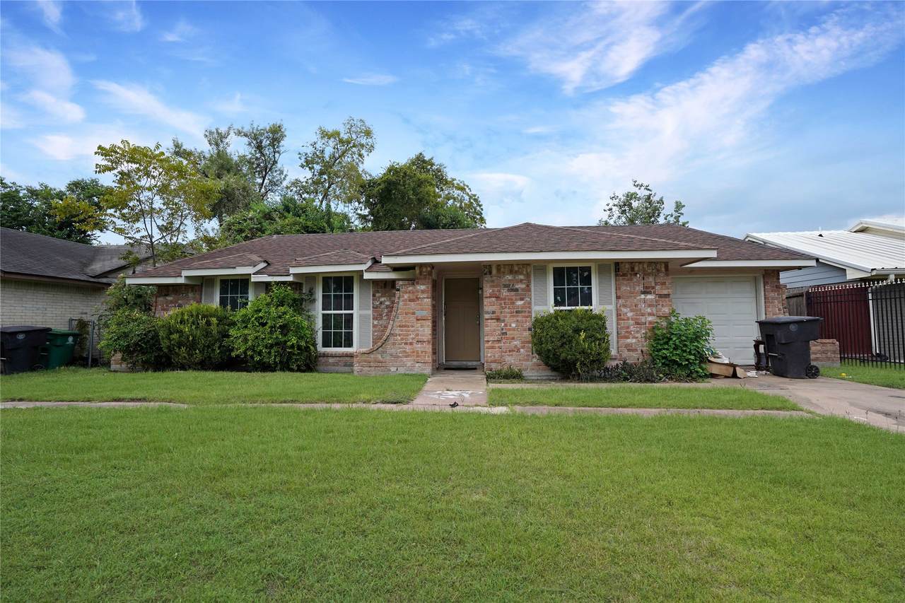 11075 Spottswood Drive - Photo 1