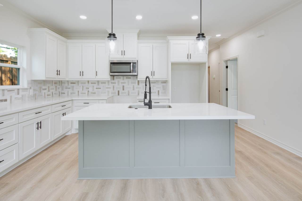 1800 Brookhaven Street - Photo 1