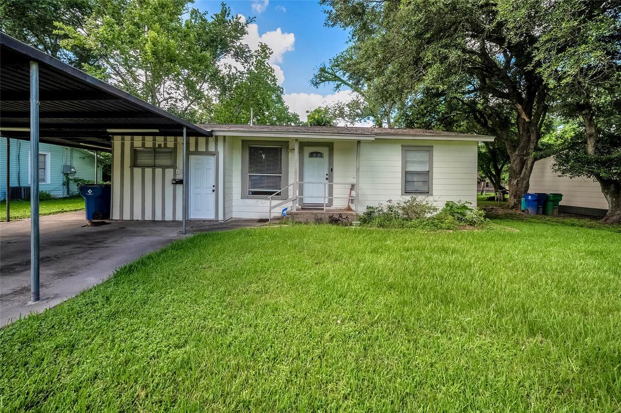 705 Akers Street - Photo 1