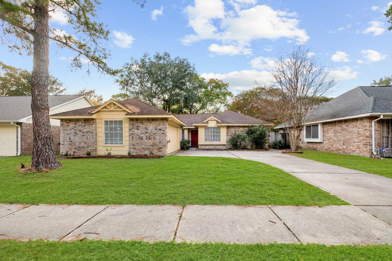 10823 Fairstone Drive - Photo 1