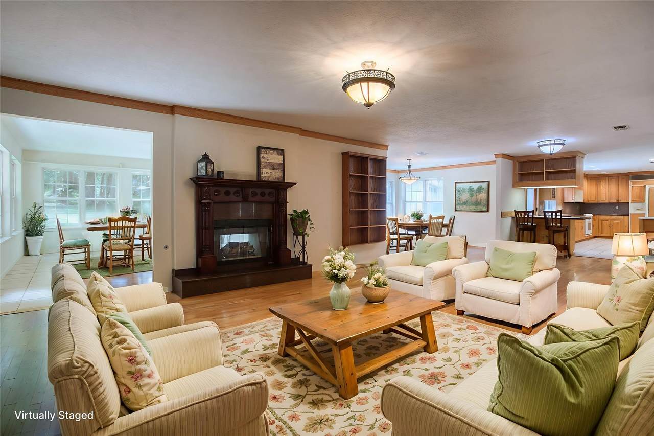 3825 Summer Lane - Photo 1