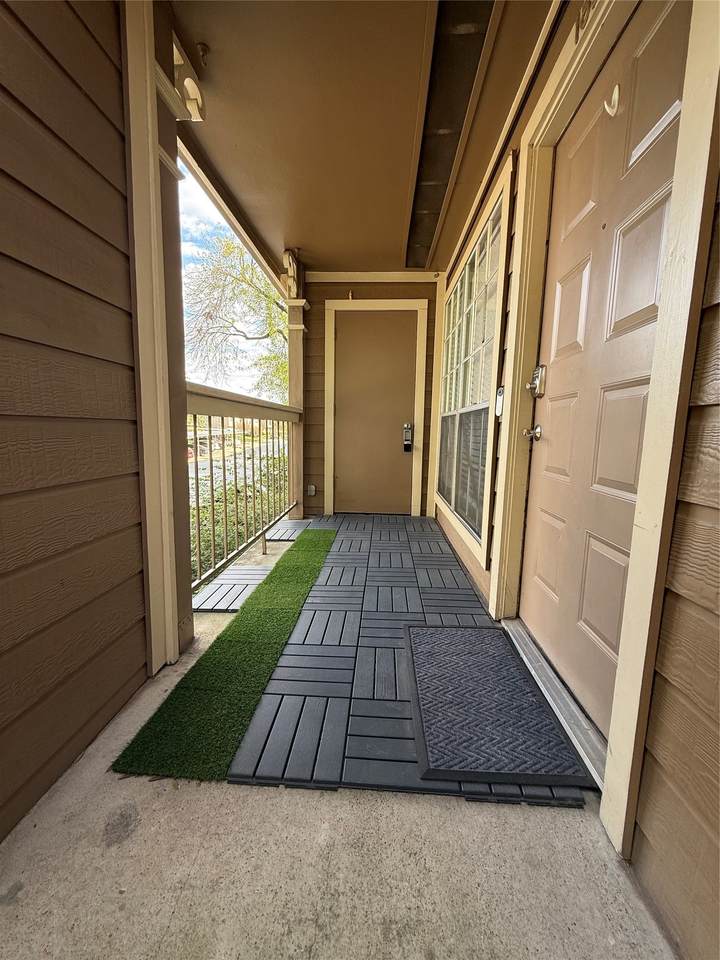 1880 White Oak Drive - Photo 1