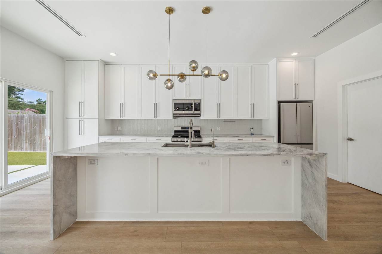 10225 Shadow Oaks Drive - Photo 1