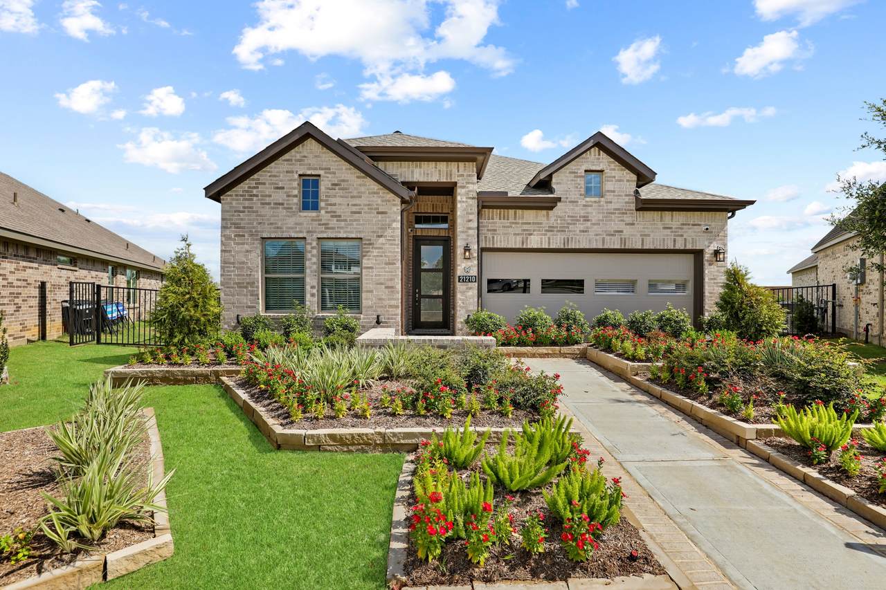 27423 Cinnamon Shores Drive - Photo 1