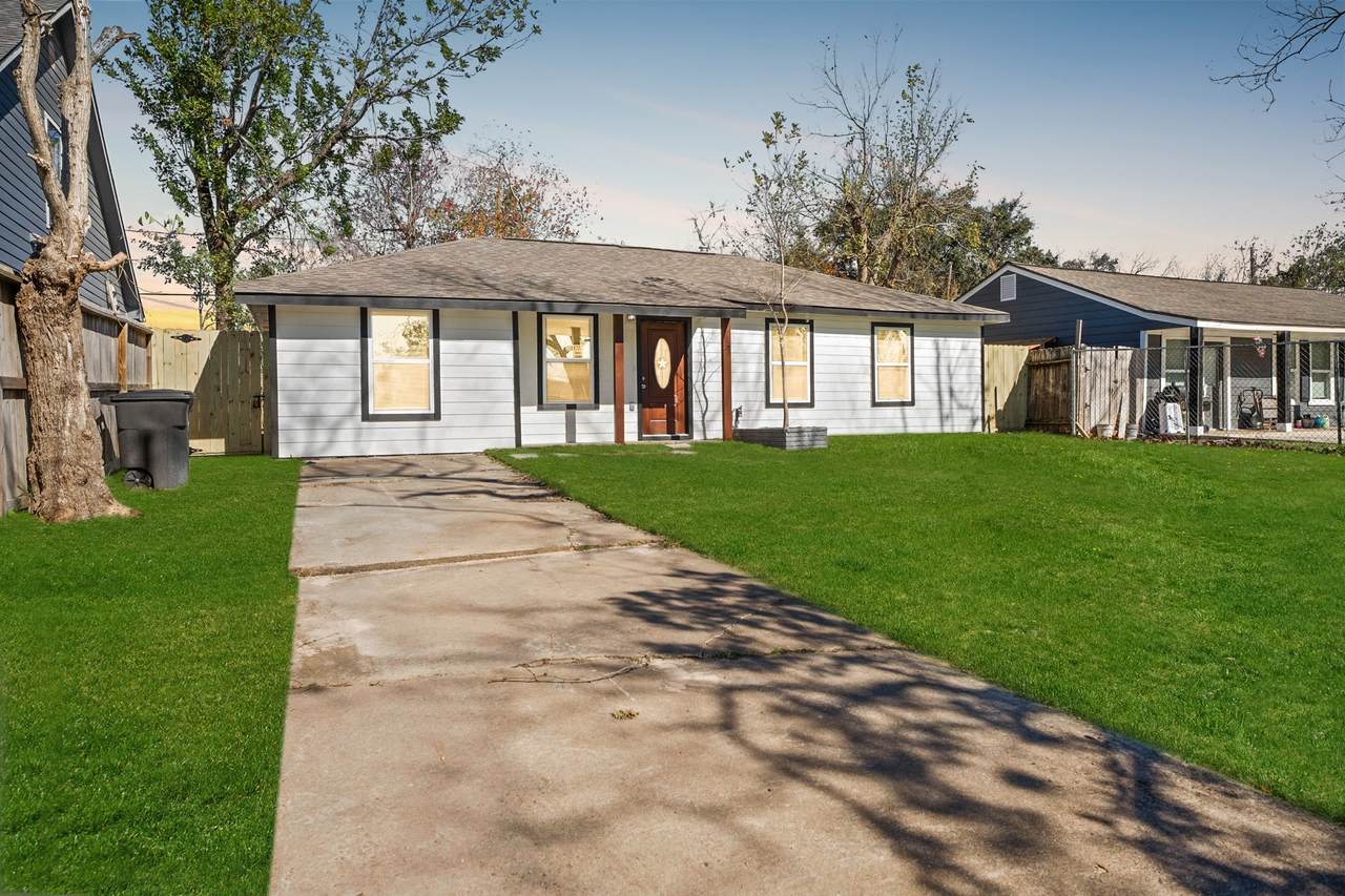 5123 Ridgeway Drive - Photo 1