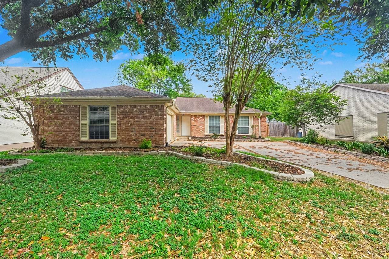 22206 Fincastle Drive - Photo 1