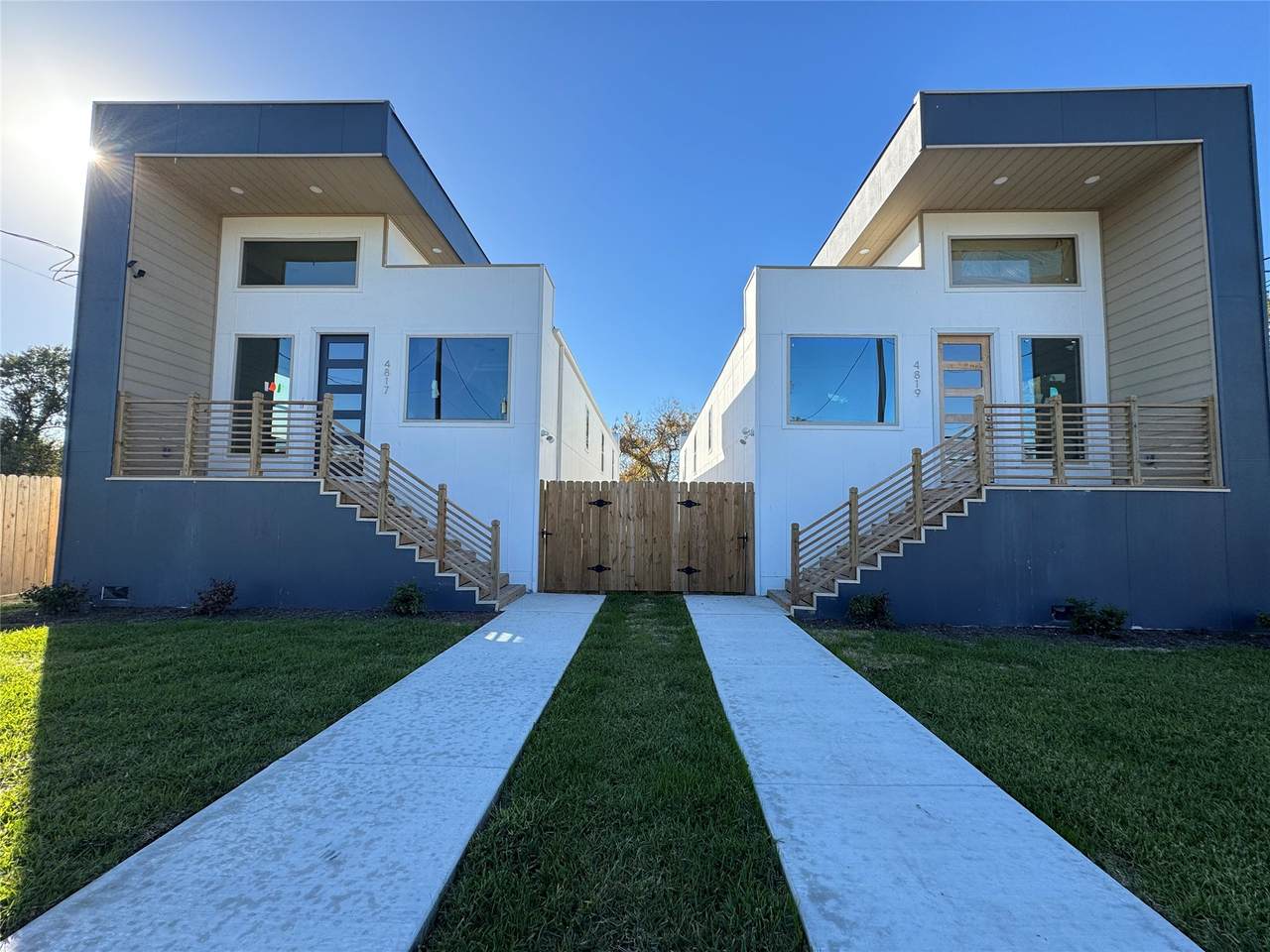 4819 Los Angeles Street - Photo 1