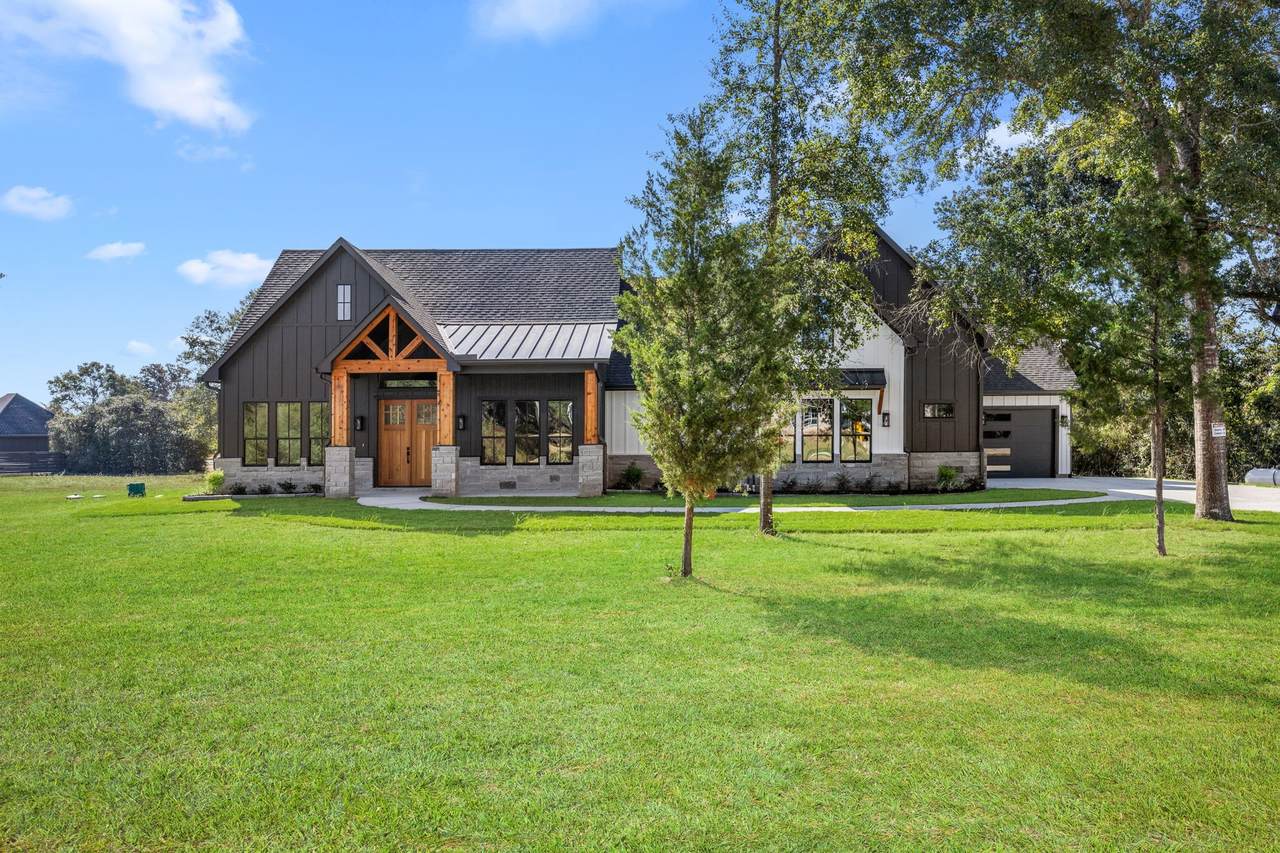 412 Garrett Circle - Photo 1