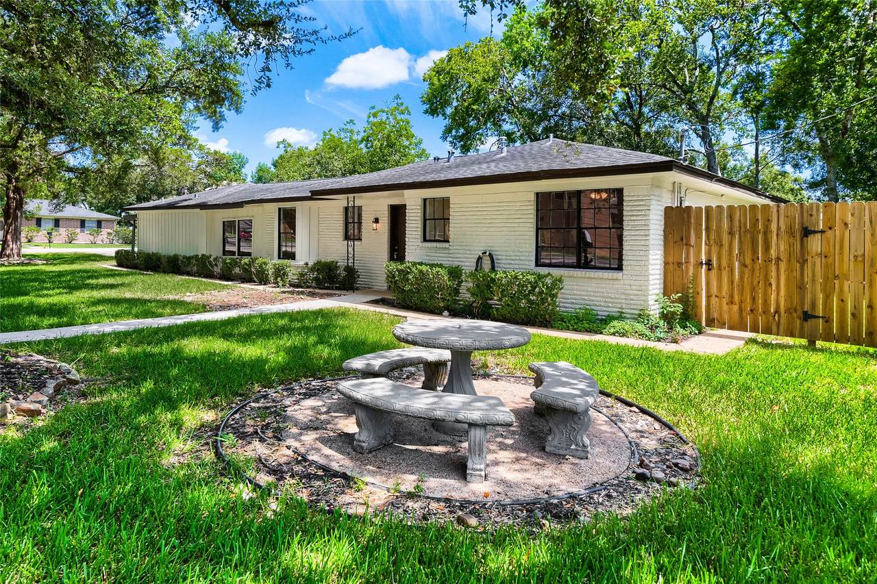 205 Morningside Drive - Photo 1
