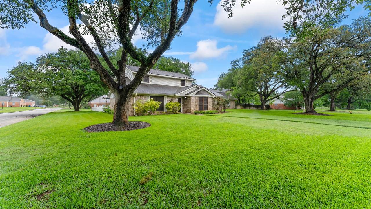 1645 9th Street - Photo 1