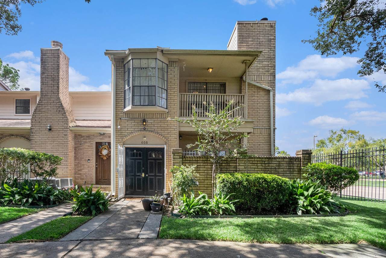 800 Country Place Drive - Photo 1