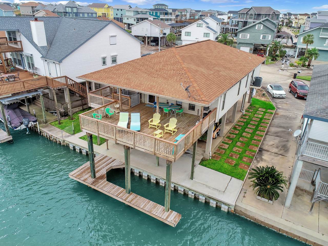 336 Admiral Circle - Photo 1