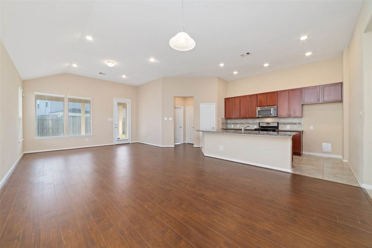 6530 Bayliss Valley Lane - Photo 1