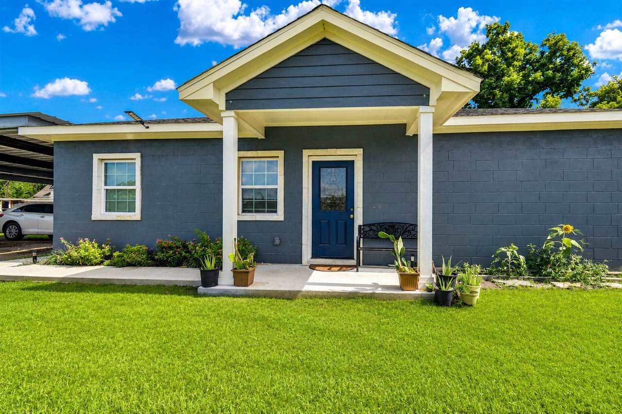702 Ghinaudo Road - Photo 1