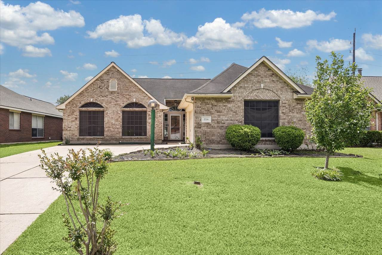 2726 Larkspur Circle - Photo 1