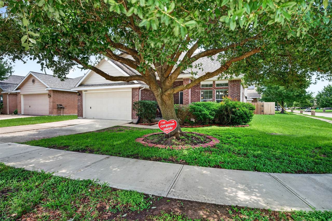 6002 Sandy Creek Drive - Photo 1