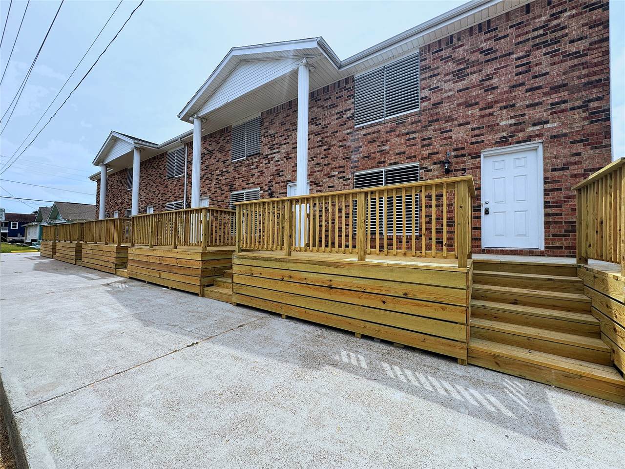 711 7th Street - Photo 1